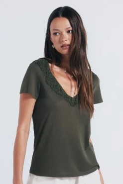 Springfield T-Shirts-T-shirt decote crochet Caqui escuro