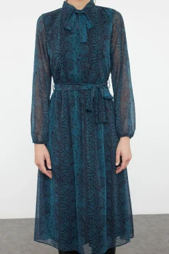 Trendyol Vestidos-Vestido midi com laço verde