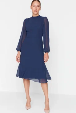 Trendyol Vestidos-Vestido midi de gola alta azul