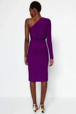 Trendyol Vestidos-Vestido midi de malha com ombros à mostra rosa